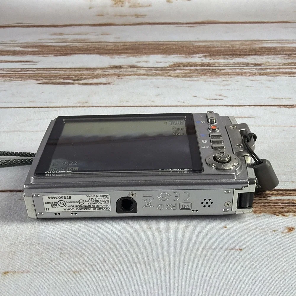 Olympus Tough TG-610 14MP 5x Optical Zoom Camera For Parts/Repair No Focus